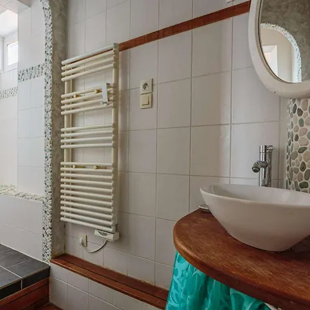 Moderne Renove, Proche Commerces Et Transports, Avec Stationnement Gratuit, - Fr-1-3-615 Apartment *
